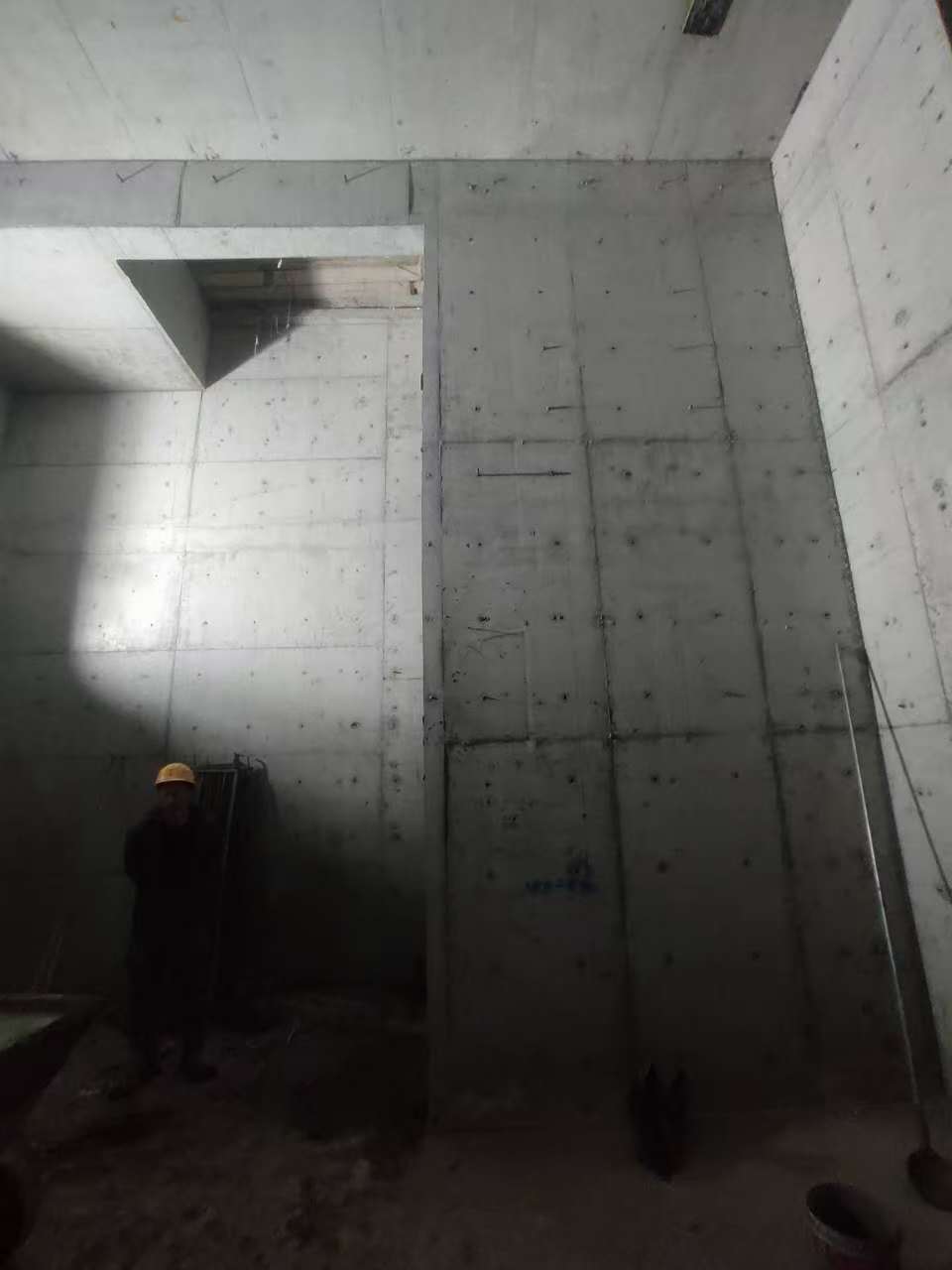 资中墙上开槽钢筋断了有影响吗